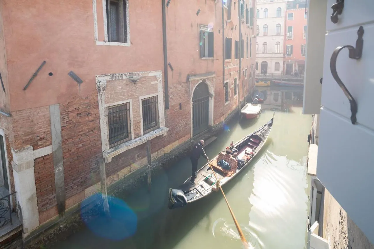 Apartments In San Marco With Canal View By Wonderful Italy Venetië Italië